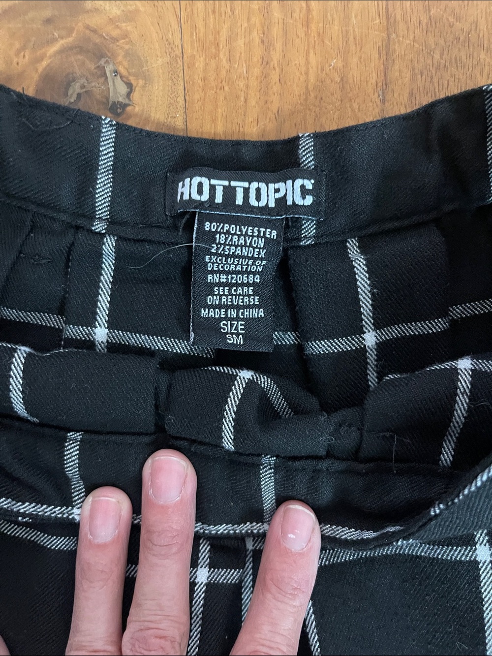 Hot Topic Black Windowpane Pleated Skater Skirt - Picture 2 of 3